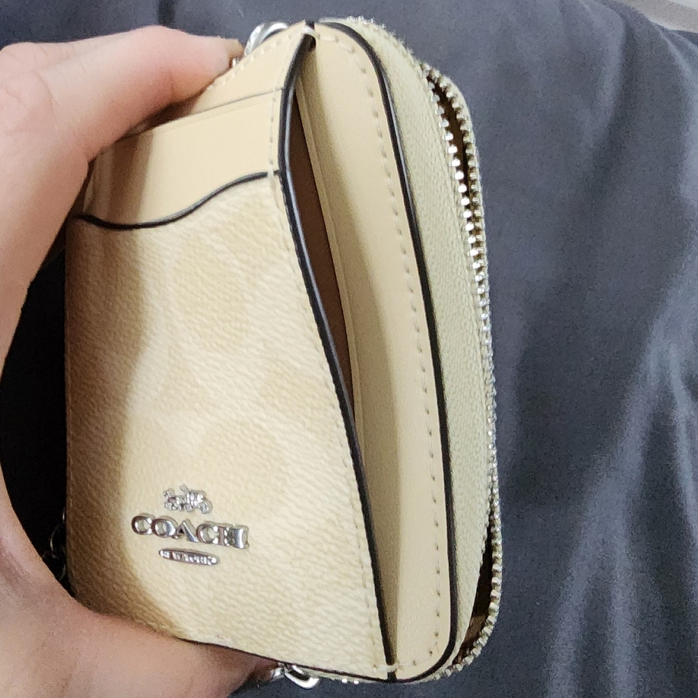 Coach Cream Wallet - Picture 4 of 6